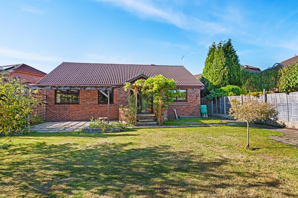 Summerfield Drive, Moulton, Northwich CW Estate Agents